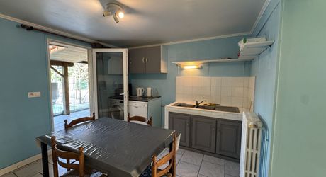Ensemble immobilier avec maison, deux logements indépendants, atelier et piscine