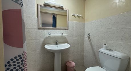 Ensemble immobilier avec maison, deux logements indépendants, atelier et piscine