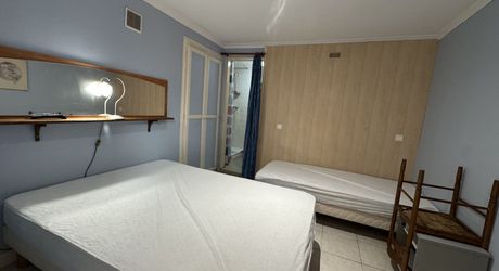 Ensemble immobilier avec maison, deux logements indépendants, atelier et piscine