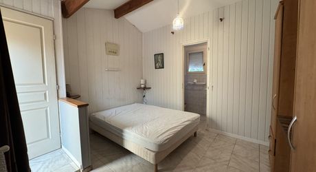 Ensemble immobilier avec maison, deux logements indépendants, atelier et piscine