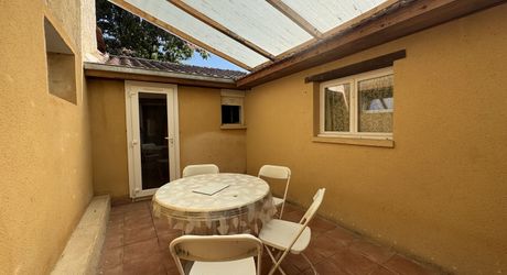 Ensemble immobilier avec maison, deux logements indépendants, atelier et piscine