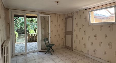 Ensemble immobilier avec maison, deux logements indépendants, atelier et piscine