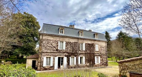 Maison de Maître, ses dépendances, son ruisseau ...