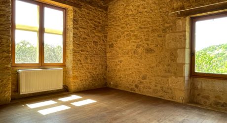 Maison à louer sur la commune de Castels. 