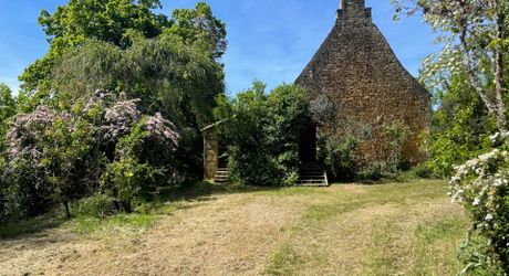 Maison à louer sur la commune de Castels. 