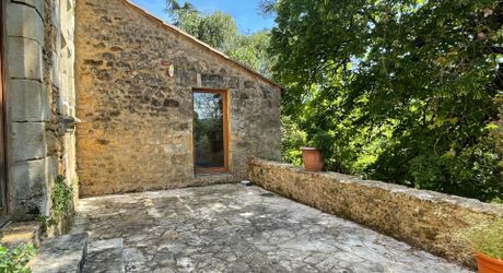 Maison à louer sur la commune de Castels. 
