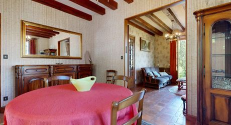 Contemporary single-storey house with garden close to shops!