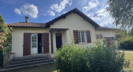 Contemporary single-storey house with garden close to shops!
