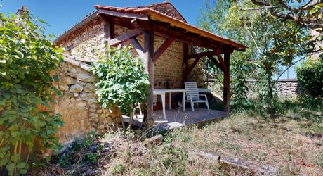Elégante maison de village en pierre avec jardin et vue !