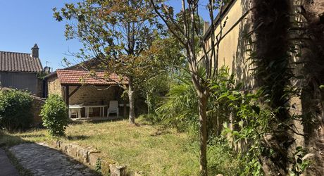 Elégante maison de village en pierre avec jardin et vue !