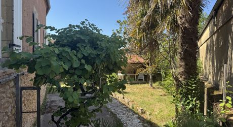 Elégante maison de village en pierre avec jardin et vue !