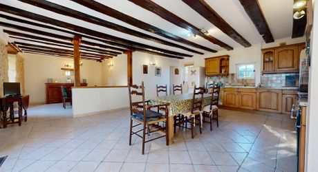 Propriété avec piscine,et parc de plus d'un hectare.