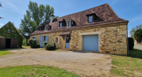 Propriété avec piscine,et parc de plus d'un hectare.