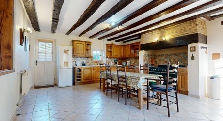 Propriété avec piscine,et parc de plus d'un hectare.