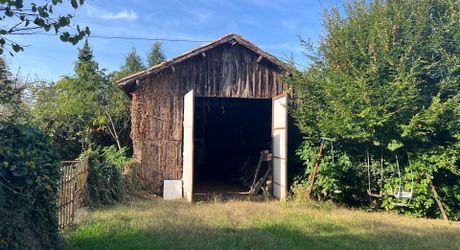 Une propriété viticole avec l'ensemble de son matériel et sa maison d'habitation