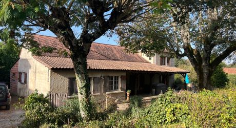 Une propriété viticole avec l'ensemble de son matériel et sa maison d'habitation
