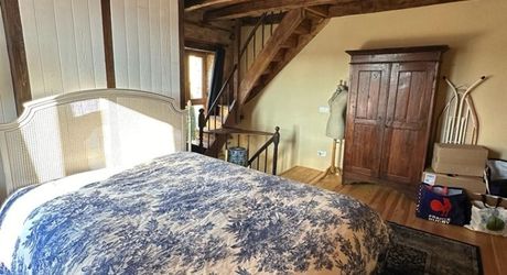 L'Élégance Discrète d'une Maison de Village, avec tous commerces