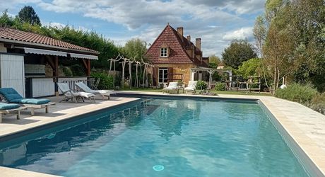 Élégante longère avec piscine