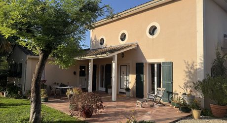 GREAAT COUNTRYSIDE LOCATION WITH VIEWS. LARGE 234m2 HOUSE WITH SWIMNING POOL ON 3460SQM OF LAND. BELVES AREA. 