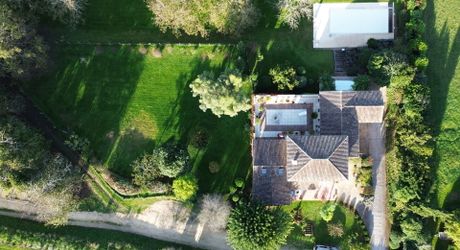 GREAAT COUNTRYSIDE LOCATION WITH VIEWS. LARGE 234m2 HOUSE WITH SWIMNING POOL ON 3460SQM OF LAND. BELVES AREA. 