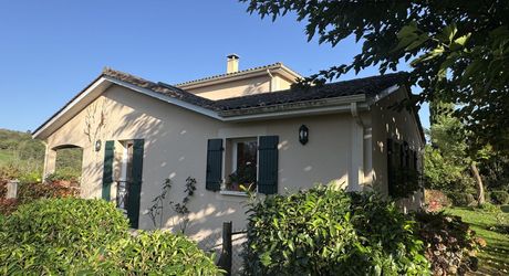 GREAAT COUNTRYSIDE LOCATION WITH VIEWS. LARGE 234m2 HOUSE WITH SWIMNING POOL ON 3460SQM OF LAND. BELVES AREA. 