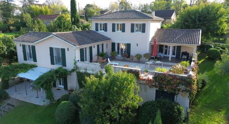 GREAAT COUNTRYSIDE LOCATION WITH VIEWS. LARGE 234m2 HOUSE WITH SWIMNING POOL ON 3460SQM OF LAND. BELVES AREA. 