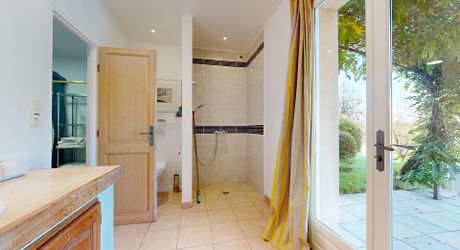 GREAAT COUNTRYSIDE LOCATION WITH VIEWS. LARGE 234m2 HOUSE WITH SWIMNING POOL ON 3460SQM OF LAND. BELVES AREA. 