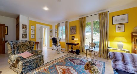 GREAAT COUNTRYSIDE LOCATION WITH VIEWS. LARGE 234m2 HOUSE WITH SWIMNING POOL ON 3460SQM OF LAND. BELVES AREA. 