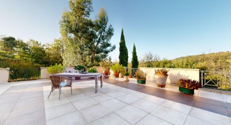 GREAAT COUNTRYSIDE LOCATION WITH VIEWS. LARGE 234m2 HOUSE WITH SWIMNING POOL ON 3460SQM OF LAND. BELVES AREA. 