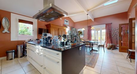 GREAAT COUNTRYSIDE LOCATION WITH VIEWS. LARGE 234m2 HOUSE WITH SWIMNING POOL ON 3460SQM OF LAND. BELVES AREA. 