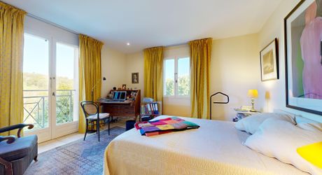 GREAAT COUNTRYSIDE LOCATION WITH VIEWS. LARGE 234m2 HOUSE WITH SWIMNING POOL ON 3460SQM OF LAND. BELVES AREA. 