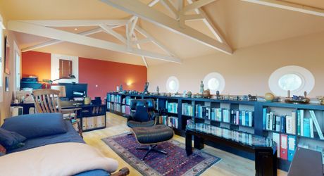 GREAAT COUNTRYSIDE LOCATION WITH VIEWS. LARGE 234m2 HOUSE WITH SWIMNING POOL ON 3460SQM OF LAND. BELVES AREA. 