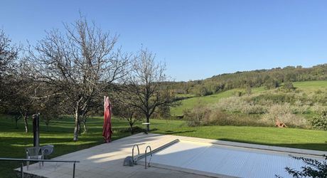 GREAAT COUNTRYSIDE LOCATION WITH VIEWS. LARGE 234m2 HOUSE WITH SWIMNING POOL ON 3460SQM OF LAND. BELVES AREA. 