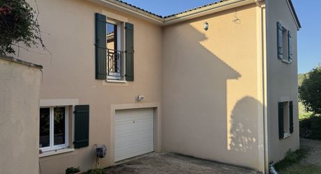 GREAAT COUNTRYSIDE LOCATION WITH VIEWS. LARGE 234m2 HOUSE WITH SWIMNING POOL ON 3460SQM OF LAND. BELVES AREA. 