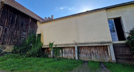 Immeuble locatif avec jardin et Garages