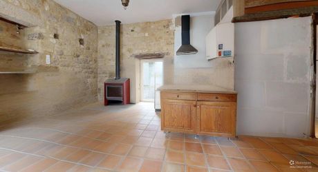 Maison au coeur d'un des plus beaux villages de France, à rénover, avec appartement indépendant et garage