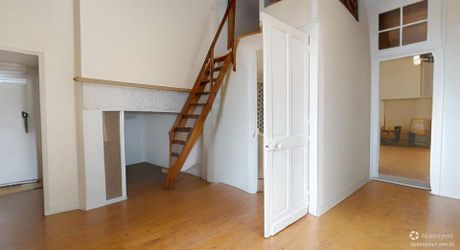 Maison au coeur d'un des plus beaux villages de France, à rénover, avec appartement indépendant et garage