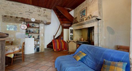 Maison au coeur d'un des plus beaux villages de France, à rénover, avec appartement indépendant et garage