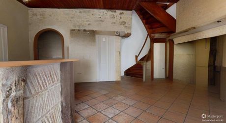 Maison au coeur d'un des plus beaux villages de France, à rénover, avec appartement indépendant et garage