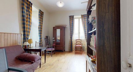 Maison au coeur d'un des plus beaux villages de France, à rénover, avec appartement indépendant et garage