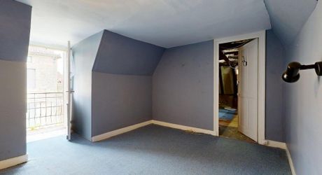 Maison au coeur d'un des plus beaux villages de France, à rénover, avec appartement indépendant et garage