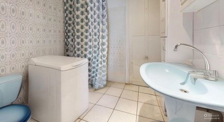 Maison au coeur d'un des plus beaux villages de France, à rénover, avec appartement indépendant et garage