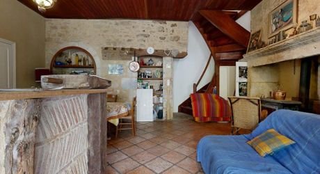Maison au coeur d'un des plus beaux villages de France, à rénover, avec appartement indépendant et garage