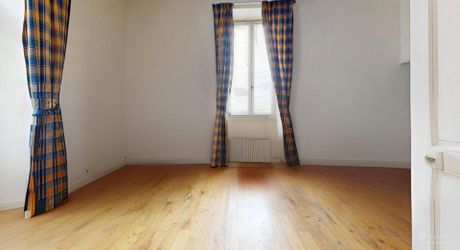 Maison au coeur d'un des plus beaux villages de France, à rénover, avec appartement indépendant et garage