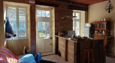 Maison au coeur d'un des plus beaux villages de France, à rénover, avec appartement indépendant et garage