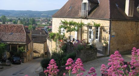 Maison au coeur d'un des plus beaux villages de France, à rénover, avec appartement indépendant et garage
