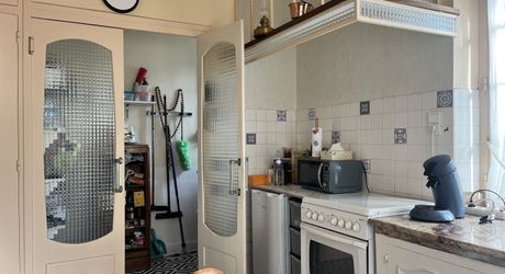 Maison de quasi plain pied à vendre proche des commerces.