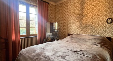 Maison de quasi plain pied à vendre proche des commerces.