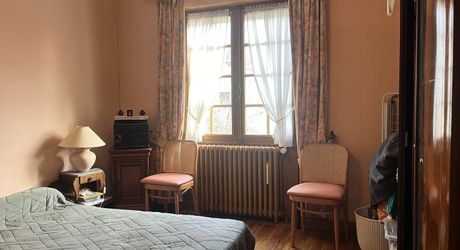 Maison de quasi plain pied à vendre proche des commerces.