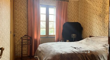 Maison de quasi plain pied à vendre proche des commerces.